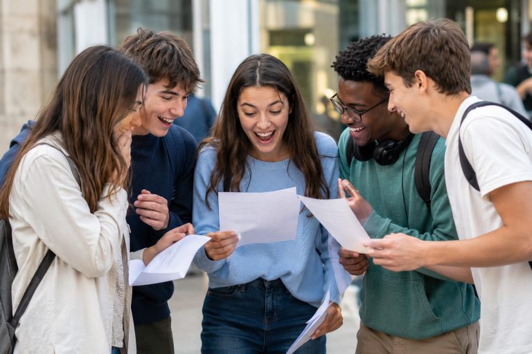 Résultats bac, brevet et sciences po 2026 de nos élèves des lycées français à l'étranger - Averroès e-learning